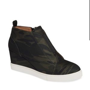 LINEA PAOLO Felicia Wedge Sneaker